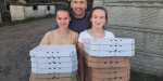 В громаде Покровска раздали пиццу многодетным семьям и переселенцам