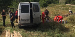 В Луганской области пассажирский микроавтобус вылетел в кювет