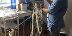  Больнице в Угледаре вручили аппарат ИВЛ для лечения больных с коронавирусом