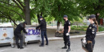 В Славянске полицейские и курсанты ликвидируют уличную «рекламу» наркотиков