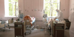 Задействованы все резервы: в Константиновке больных коронавирусом размещают в коридорах больниц