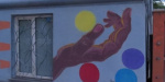 На фасаде мариупольской детской библиотеки появился арт-объект