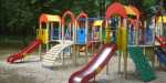В Славянске продолжают устанавливать детские площадки