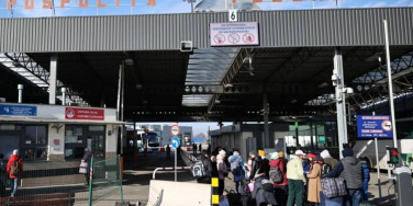 Українцям, які вирішать повернутися з Польщі, обіцяють житло та соціальну допомогу